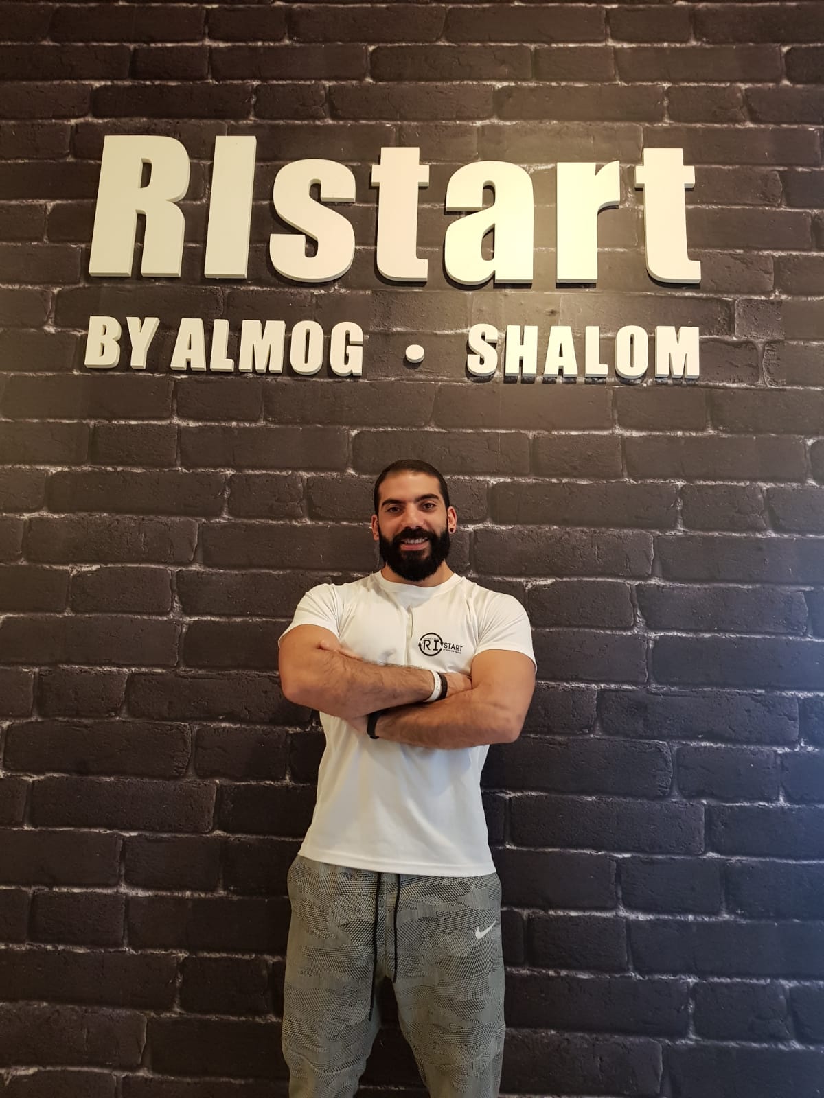 אלמוג שלום